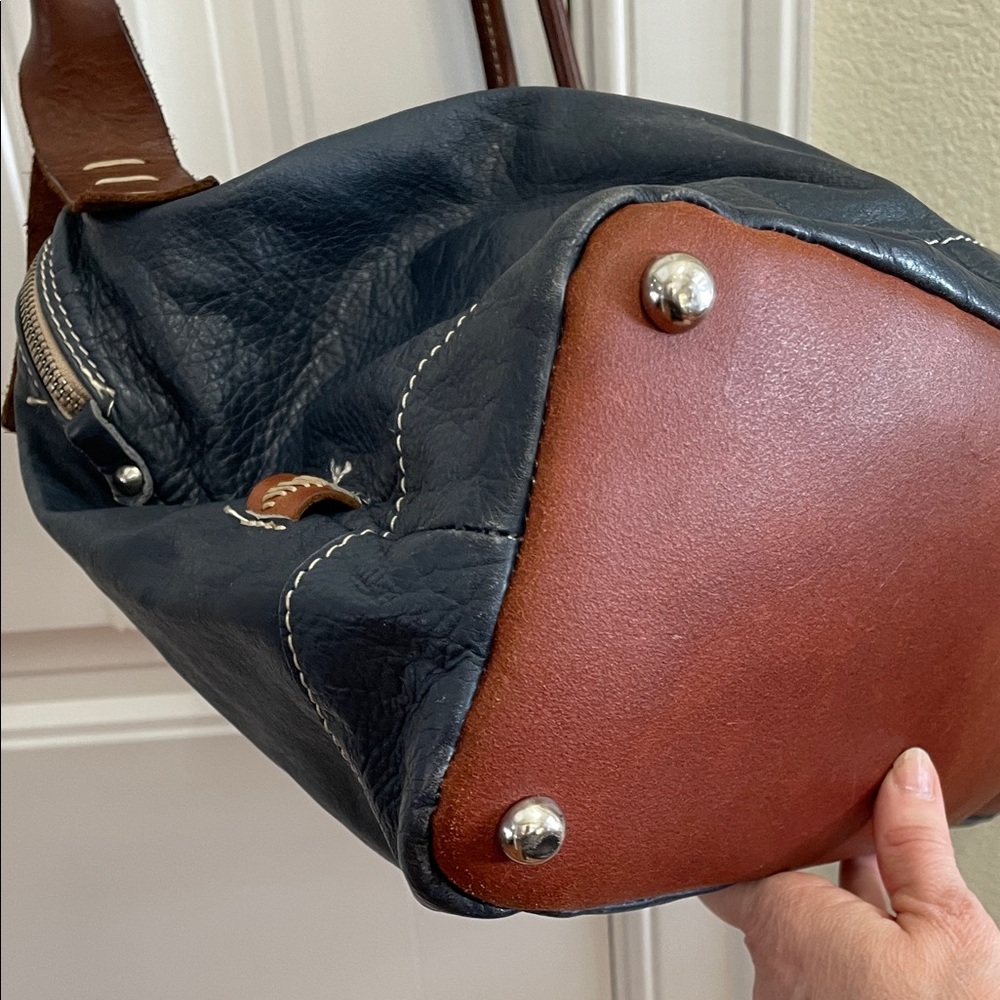 Sofia Made in Italy Navy Leather Shoulder Bag With Brown Trim - Picture 9 of 10